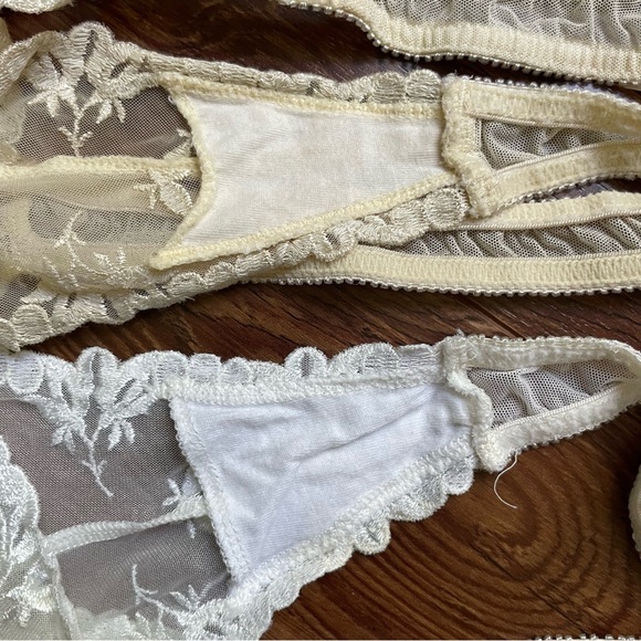 Vintage Victoria’s Secret mesh lace thong panties size small - Picture 6 of 7